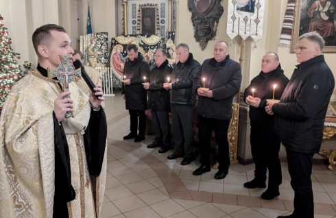 Спільна молитва залізничників: пам’ять про героїв живе доти, поки ми бережемо її в своїх серцях.