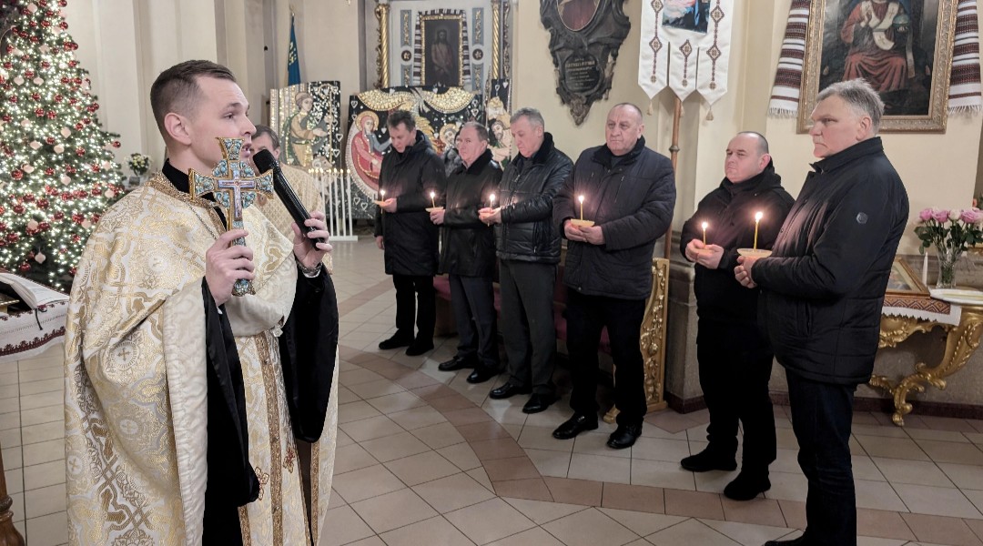 Спільна молитва залізничників: пам’ять про героїв живе доти, поки ми бережемо її в своїх серцях.