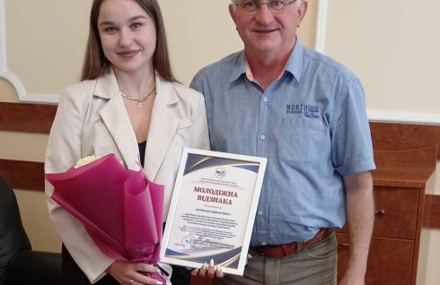 Молодіжну відзнаку Ради профспілки отримала заступниця голови Молодіжної Ради Дорожньої профспілкової організації регіональної філії «Львівська залізниця» Лідія Наріжняк